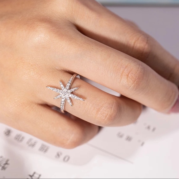 Jewelry - NEW ⭐️ Rhinestone Star Silver Adjustable Ring
